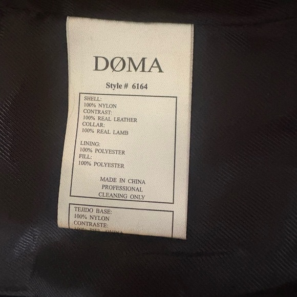 Doma leather coat size small fits like an XS - Picture 4 of 5
